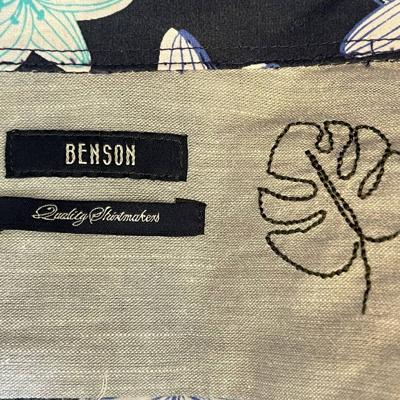 Benson Navy Blue Floral Short Sleeve Button Up Shirt NWOT Size Medium - Picture 6 of 7